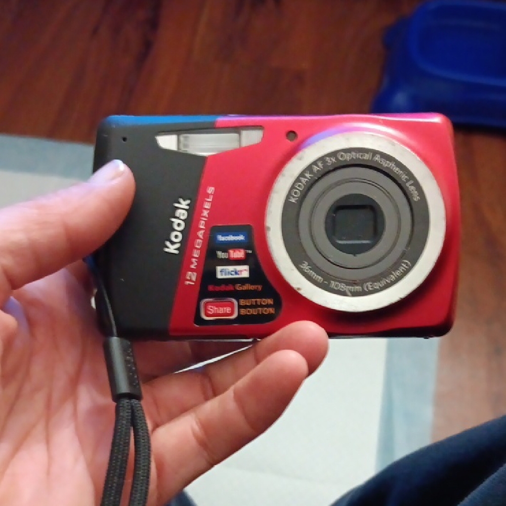 Kodak Black and Red Digital Camera with 3x Optical Zoom